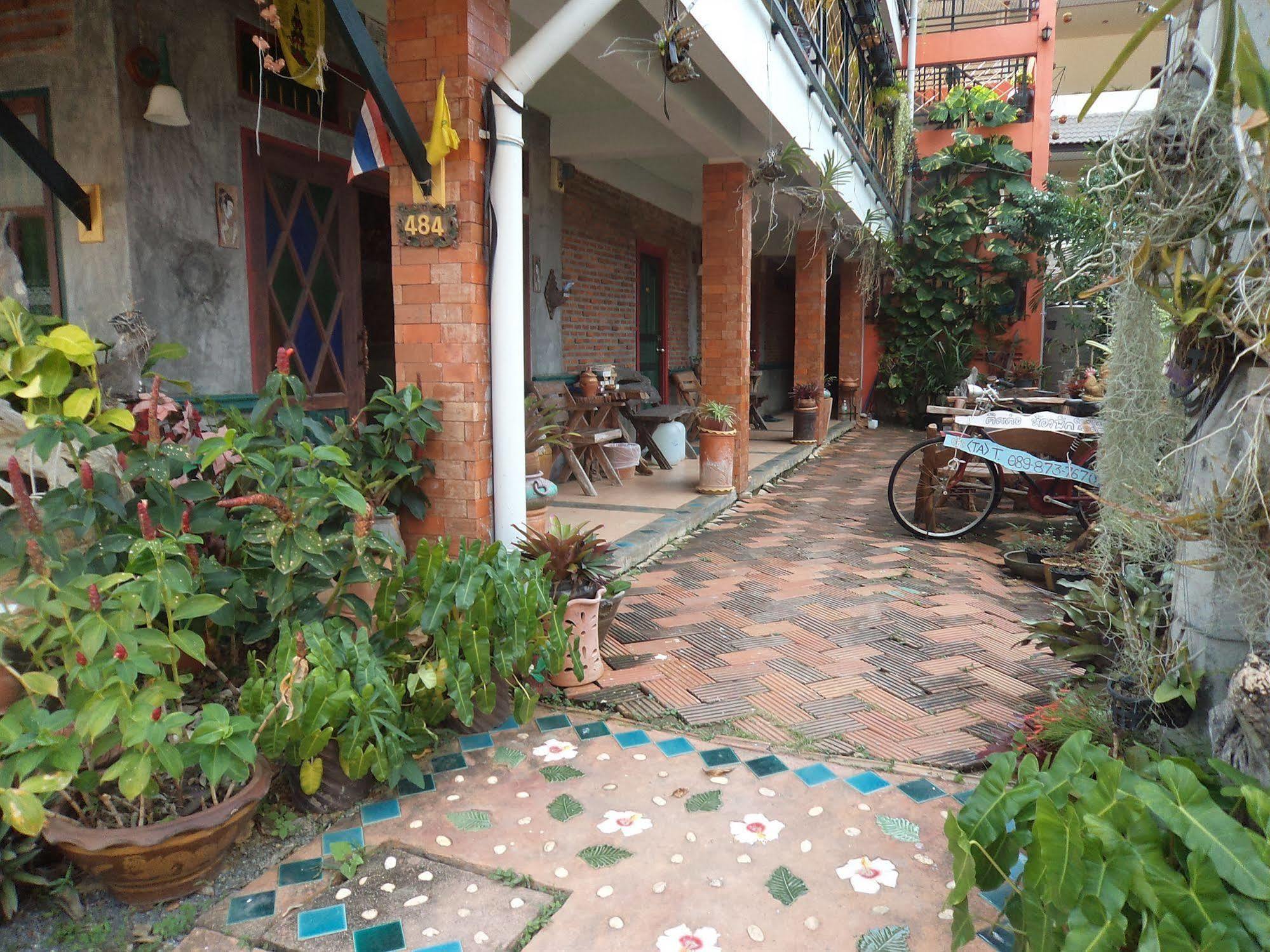 Hotel Baan Por Jai Ko Lanta Esterno foto