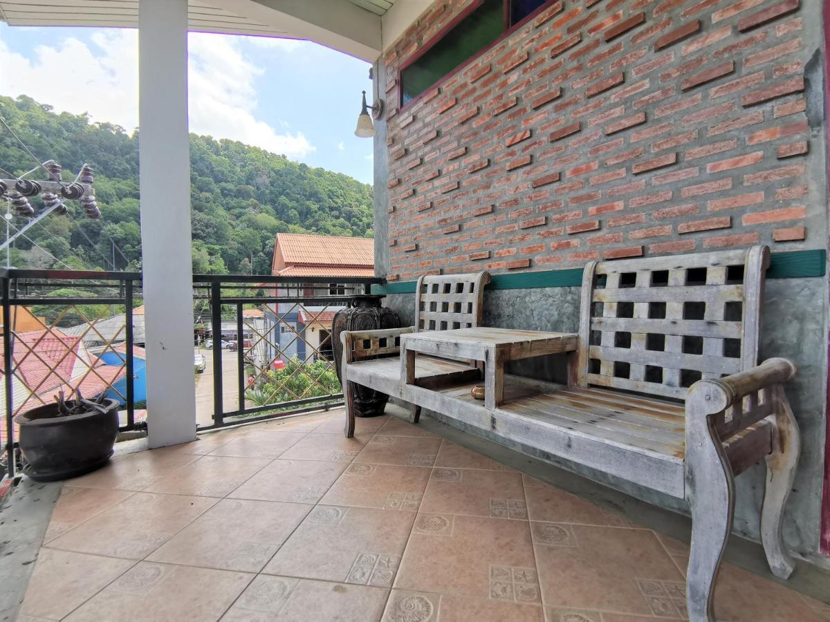 Hotel Baan Por Jai Ko Lanta Esterno foto
